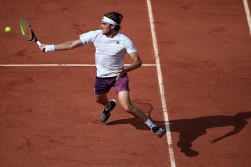 开云APP-温网轻取法网，西西帕斯点燃赛场