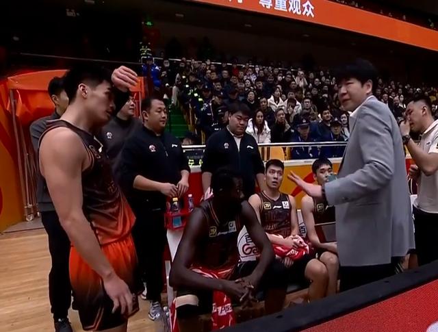 开云体育APP下载-浙江队完胜骑士，高诗岩点燃赛场