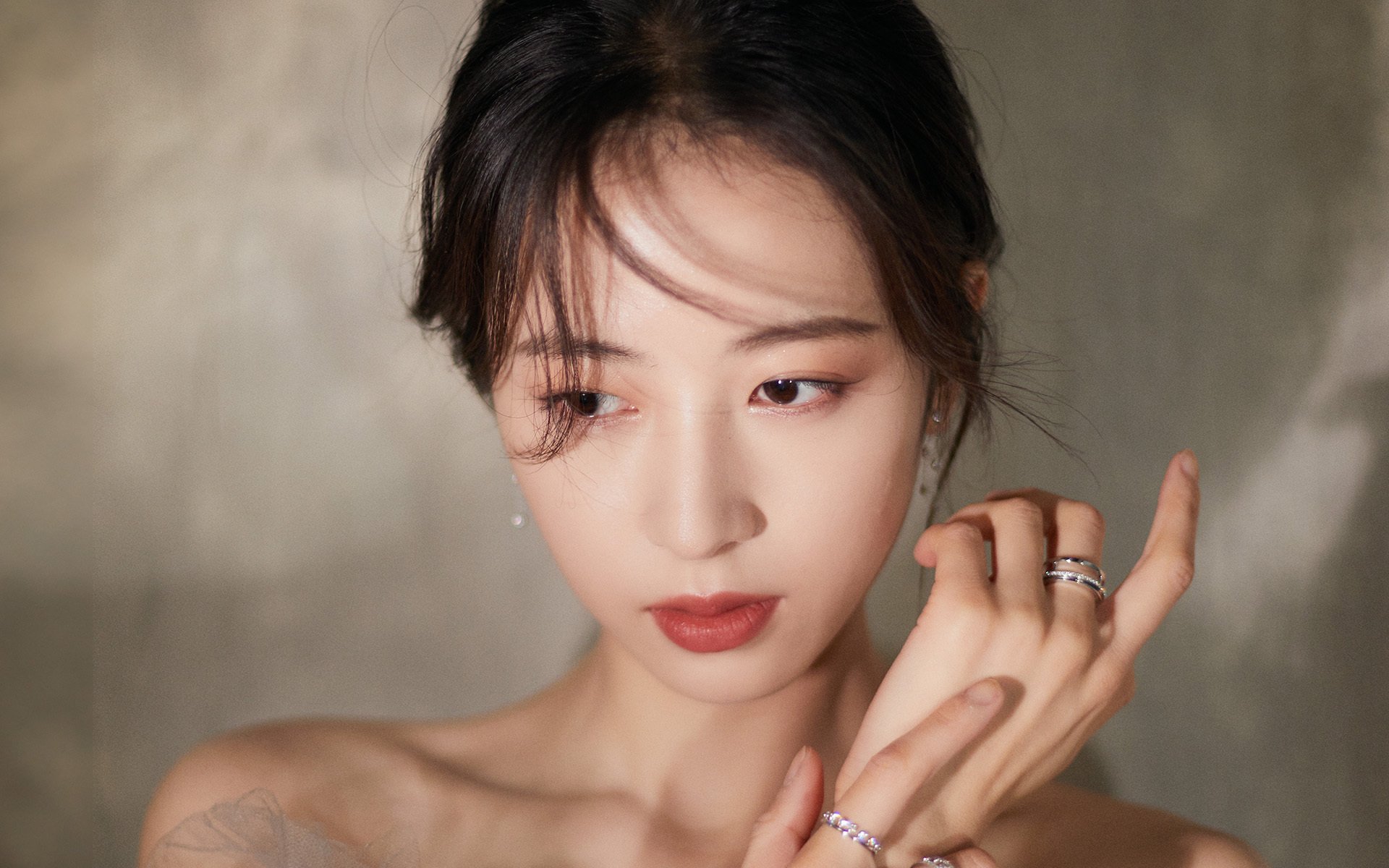 开云体育在线-英超争冠史诗夜，姆巴佩献上震撼告别演出