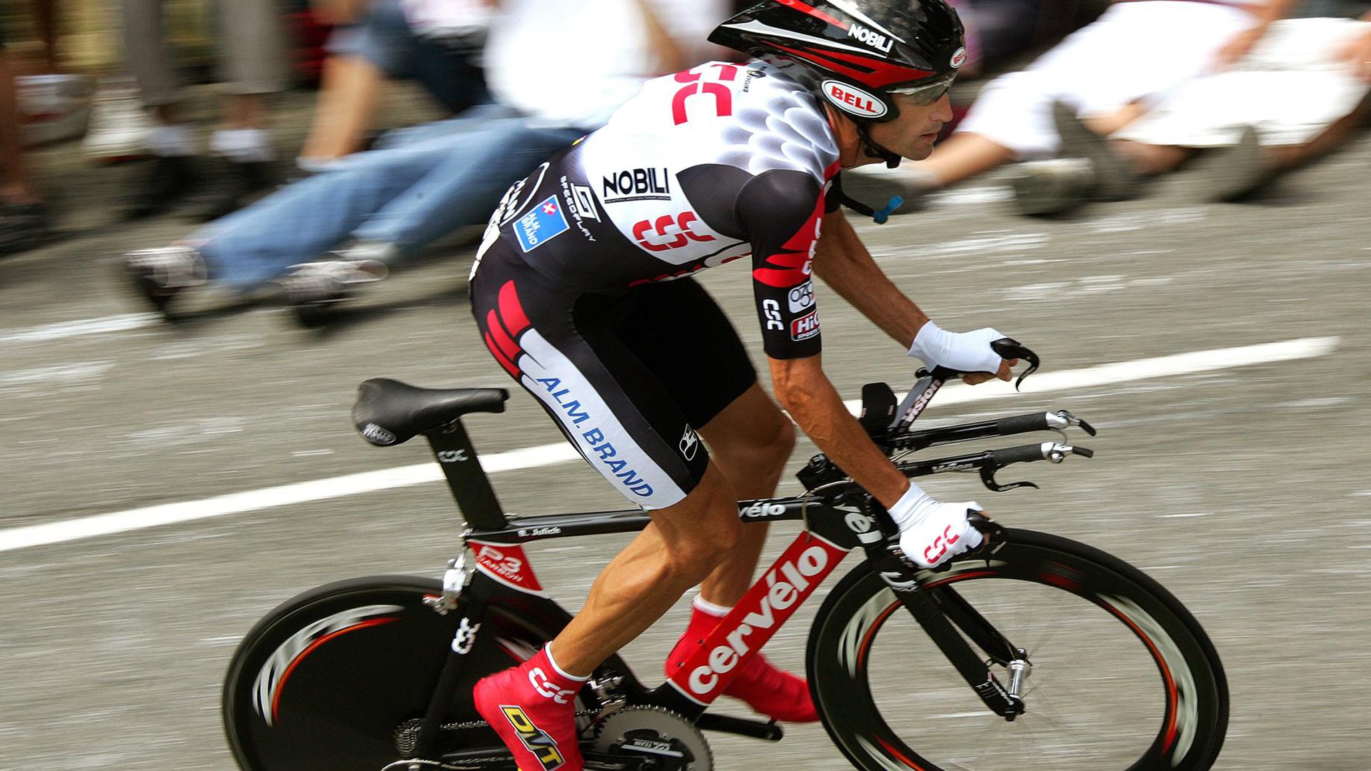 开云下载-极速逆转，从F1街道到NBA赛场，那些令人窒息的翻盘艺术