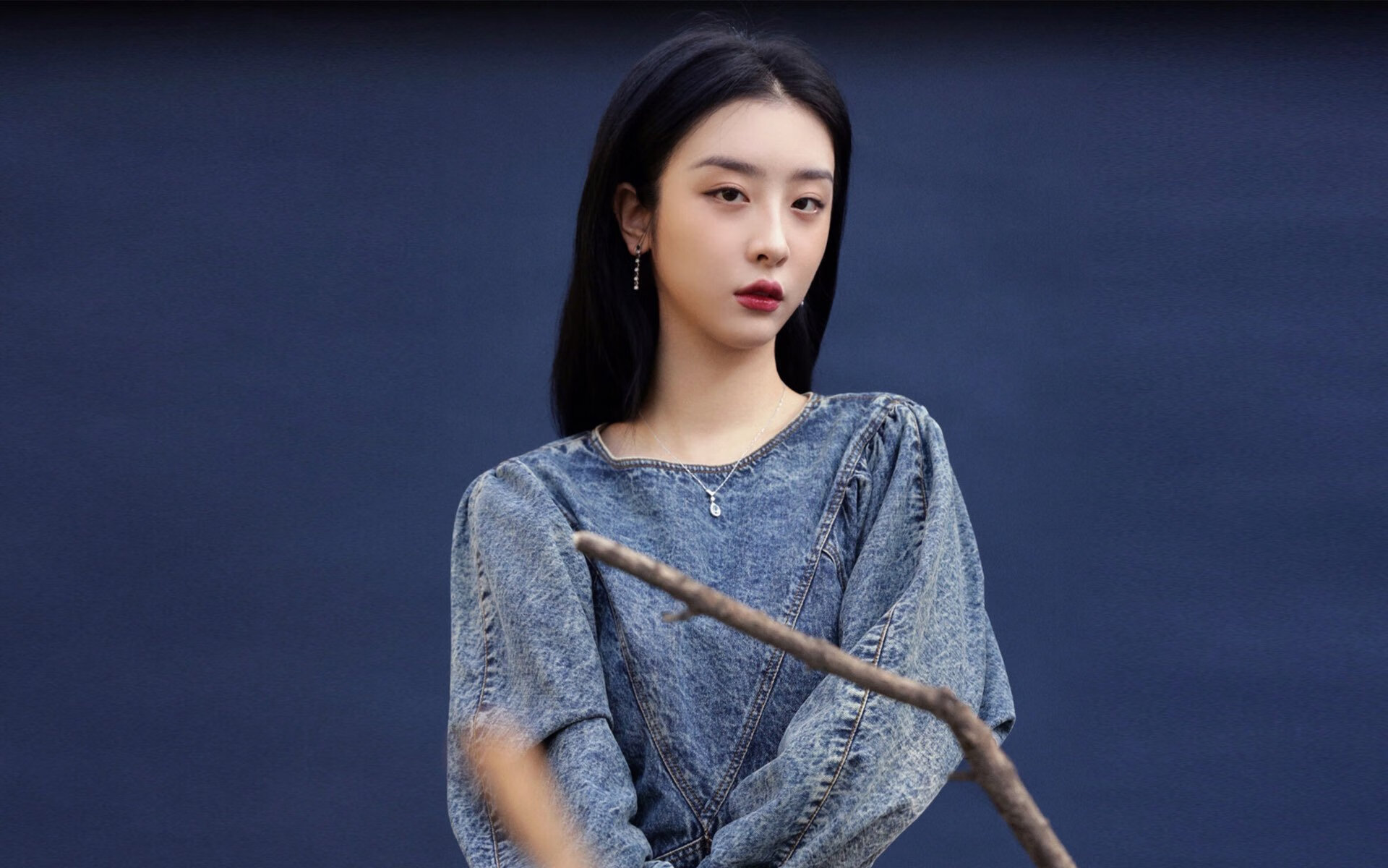 开云官网-南美飓风席卷诺坎普，欧冠半决赛上演厄瓜多尔奇迹制霸巴萨