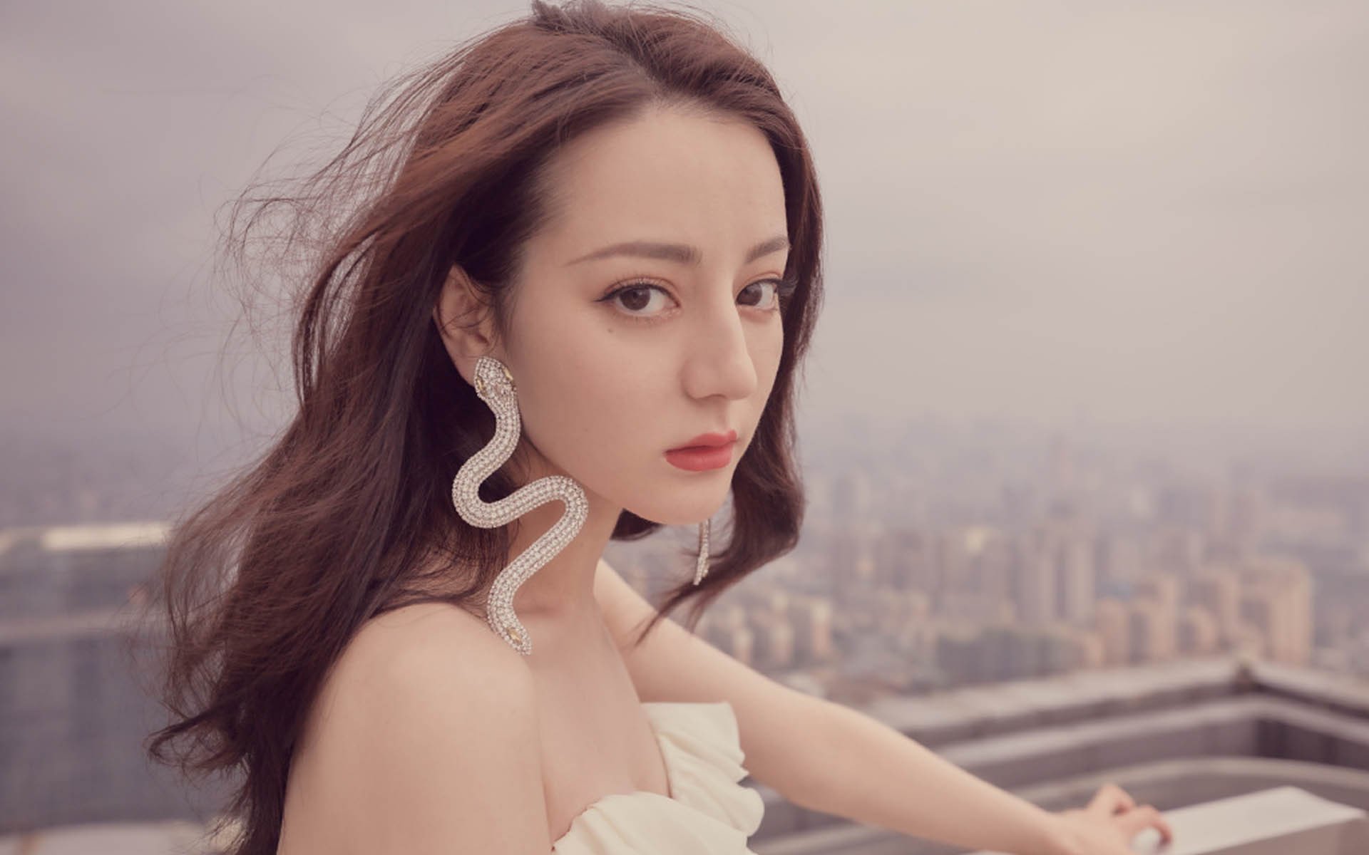 开云APP-钢铁防线与致命箭矢,霍勒迪高能输出引领活塞全面压制公牛